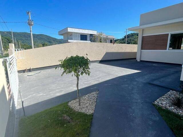 #438 - Casa para Venda em São José - SC - 2